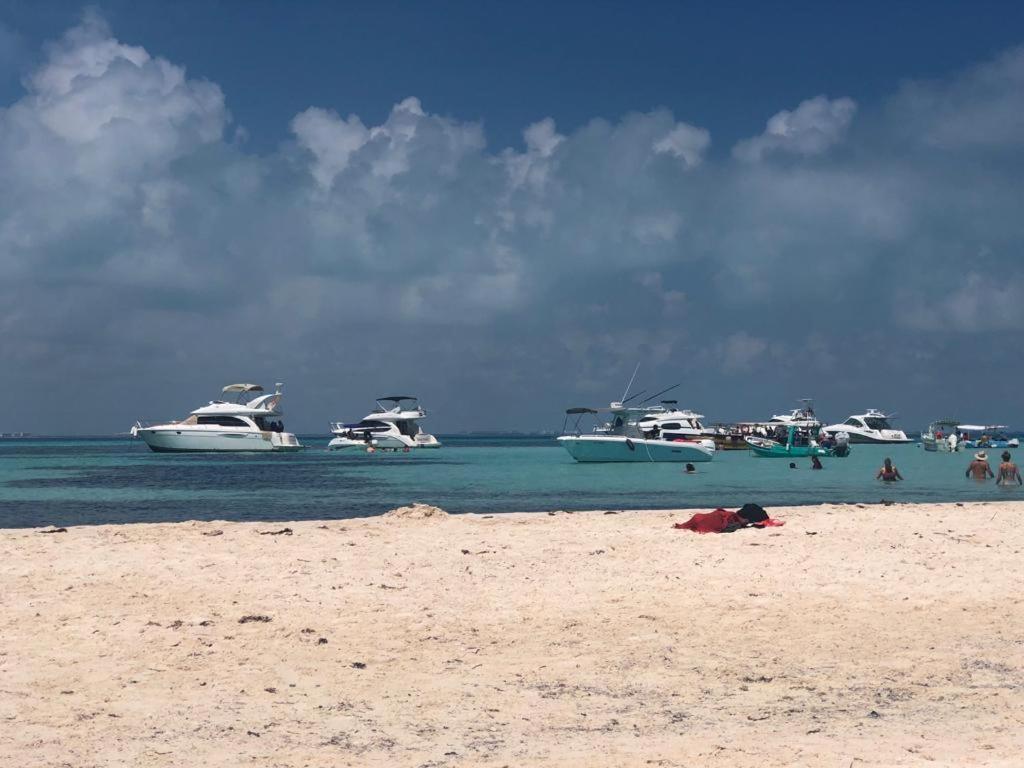 777 Lenderman Hostal 777 Cancún Exteriör bild